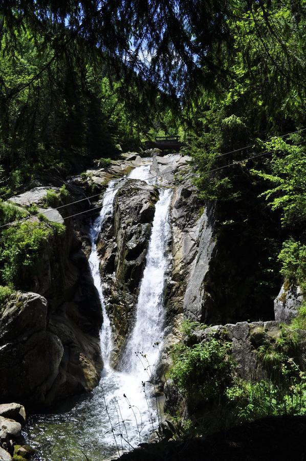 Cabana Cascada Carnic Nucsoara  Luaran gambar